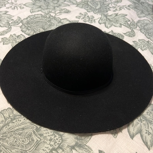 Old Navy Black Hat; 100% wool - Picture 1 of 3